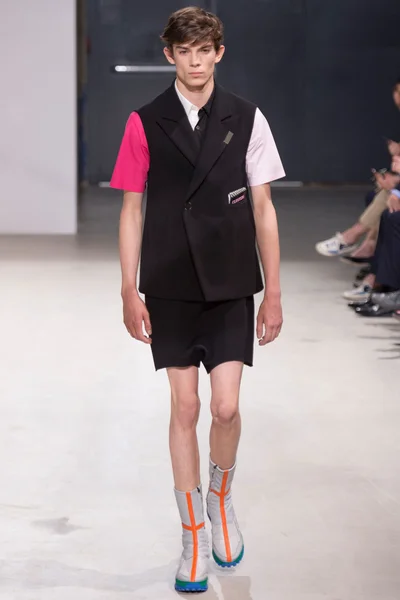 Look 3